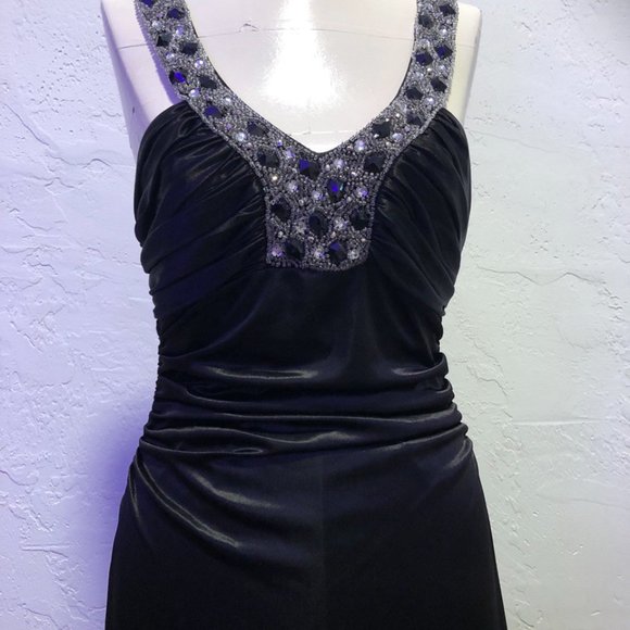 BEAUTIFUL Long formal dress size 8 - Picture 2 of 6